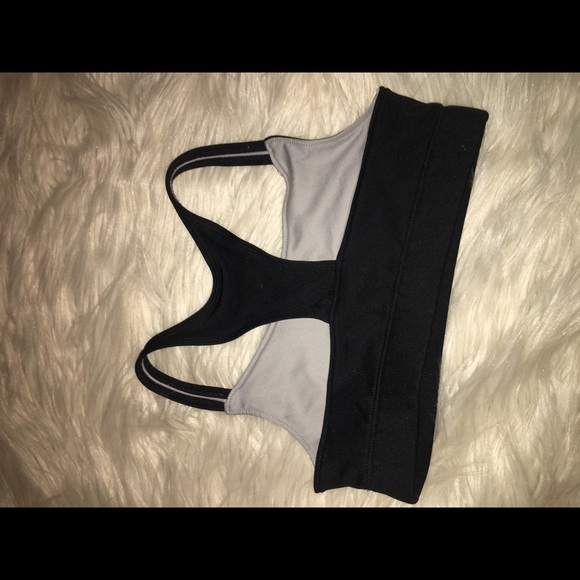 Under armour black bra - Picture 2 of 2